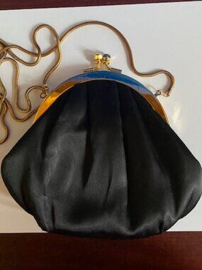 Lord & Taylor vintage black silk clam shell kiss clasp handbag gold chain 22"